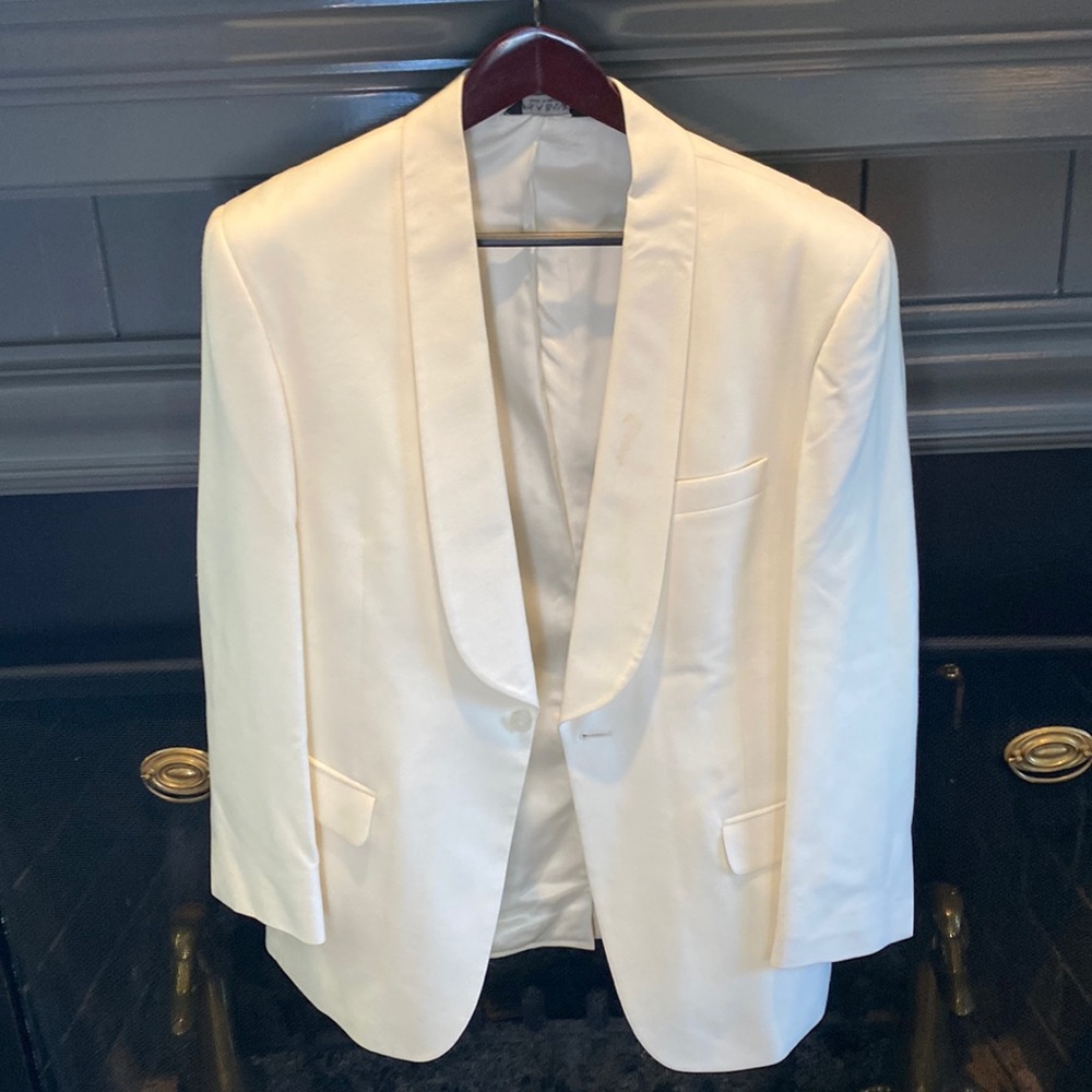 White dinner tuxedo shawl jacket. Jos A Bank
